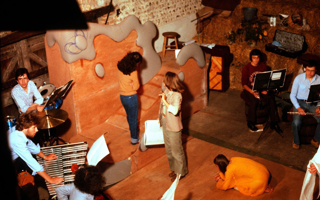 1978: Nicola, Rebecca Meitlis and the band, on the set of Dawnpath